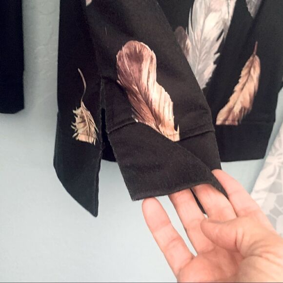 Sheilay Black Feather Print Pullover Sweatshirt Size Large - Picture 4 of 8